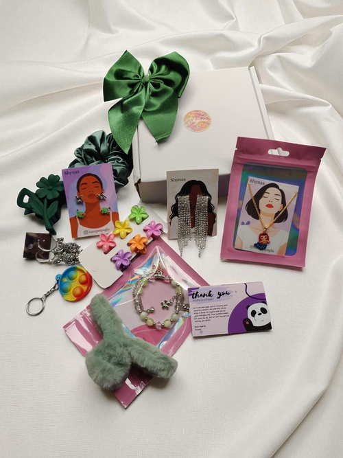 Forest Green Jewellery Hamper